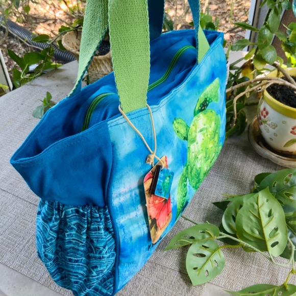 SEA TURTLE TROPICAL SUMMER Tote HANDBAG - SHOULDER  BAG 💙  NWT 💙 LIGHTWEIGHT - Picture 10 of 11
